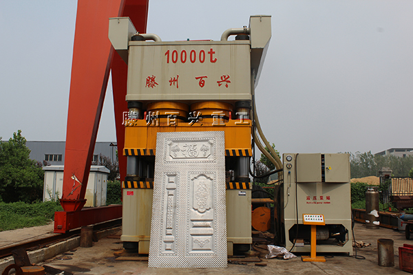 百興10000噸門面壓花機(jī)實(shí)拍